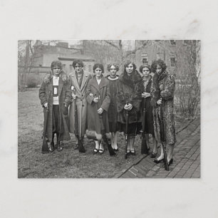 Carte Postale Filles au fusil, 1925