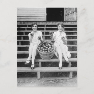 Carte Postale Filles de la récolte de pommes, 1927