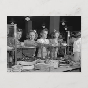 Carte Postale Filles du secondaire, années 1940