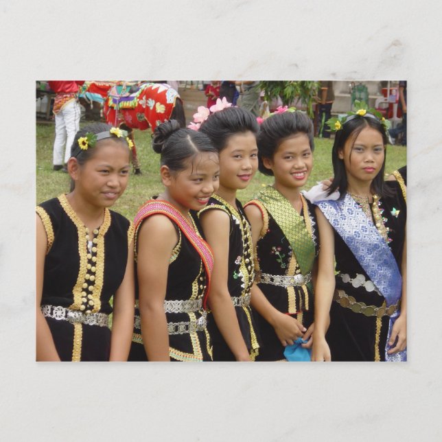 Carte Postale Filles en costume (Devant)