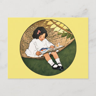 Carte Postale Fillette vintage lisant dans un hamac