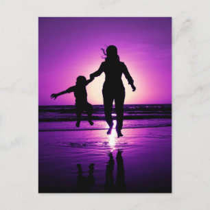 Carte Postale Fils et mère Child Beach Jumping