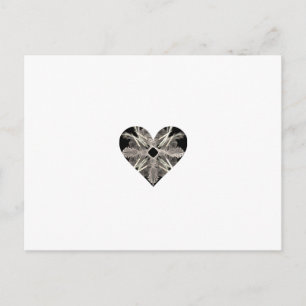 Carte Postale Forme de coeur de l'art fractal noir et blanc