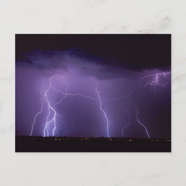 Carte Postale Foudre violette dans un désert nocturne Tempête to (Devant)