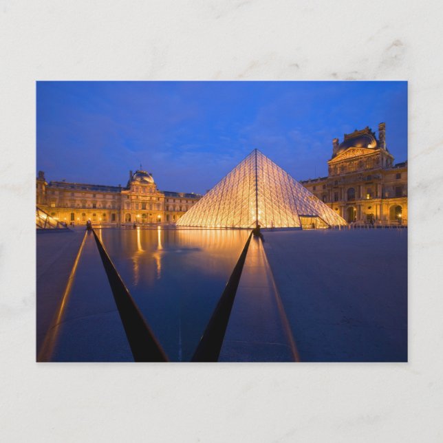 Carte Postale France, Paris. Le musée du Louvre au crépuscule. (Devant)