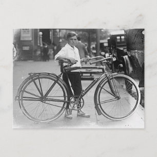 Carte Postale Garçon avec vieux Vélo vintage photo B&W