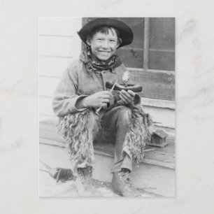 Carte Postale Garçon habillé en cowboy avec jouets