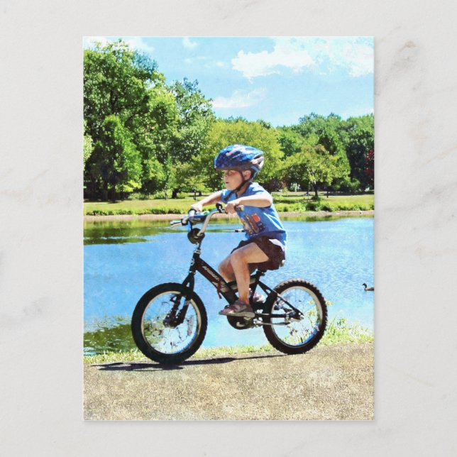Carte Postale Garçon sur son vélo (Devant)