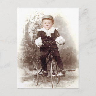 Carte Postale Garçon sur Tricycle
