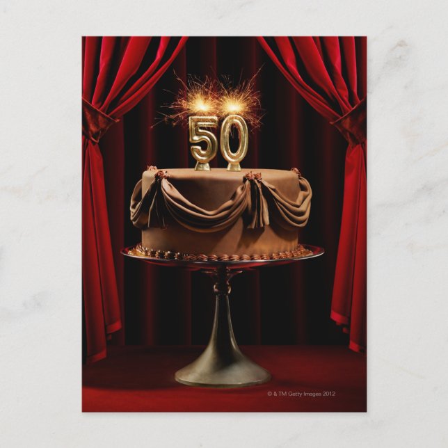 Carte Postale Gâteau BIrthday sur scène avec le nombre 50 bougie (Devant)