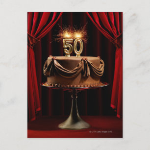 Carte Postale Gâteau BIrthday sur scène avec le nombre 50 bougie