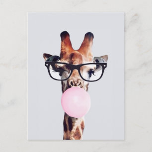Carte Postale Girafe Portant des lunettes soufflant rose bulle g