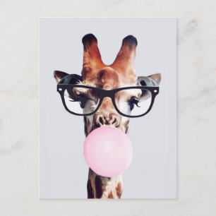 Carte Postale Girafe Portant des lunettes soufflant rose bulle g