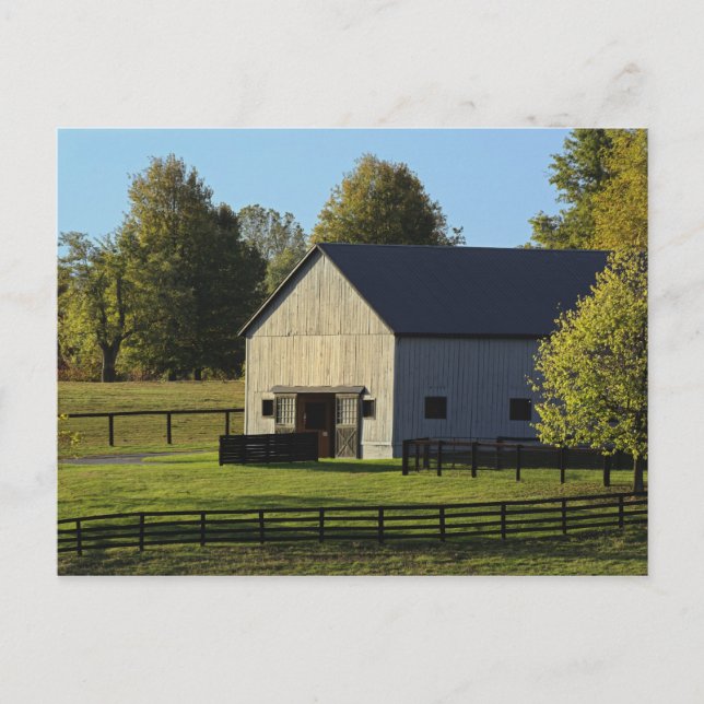 Carte Postale Grange à la ferme à cheval pur au lever du soleil, (Devant)