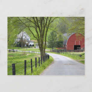 Carte Postale Grange rouge et ferme près de Berlin, Ohio.