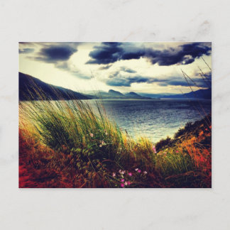 Carte postale Green Grass Lake Dark Nuages