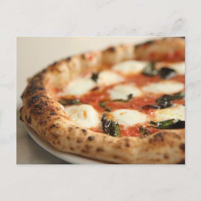 Carte Postale Gros plan d'une tarte à la pizza (Devant)