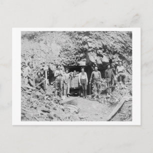 Carte Postale Groupe d'hommes à l'extérieur d'une mine photo
