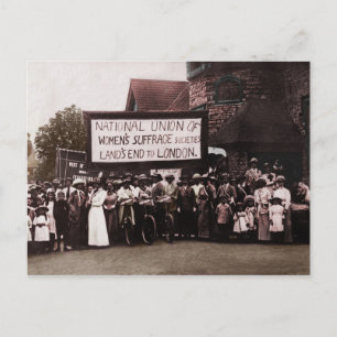 Carte Postale Groupe Suffrage féminin avec bannière