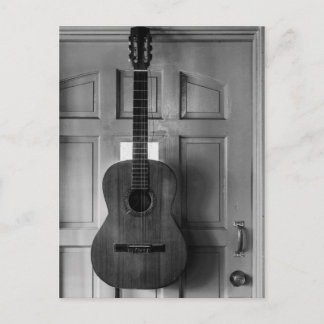 Carte Postale Guitare à la porte