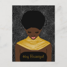 Hey belle femme noire avec un collier tribal