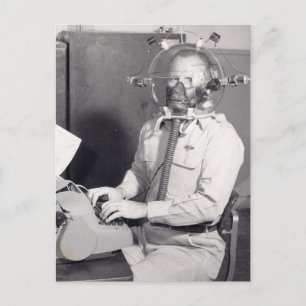 Carte Postale Homme au masque à gaz rétro