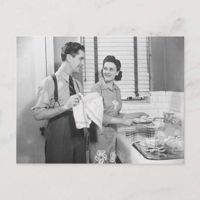 Carte Postale Homme et femme faisant des plats (Devant)