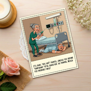 Carte Postale Infirmière sinistre chasse un patient sous le lit 