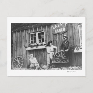 Carte Postale Invités devant un Lazy F Ranch Bldg