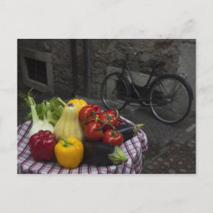 Carte Postale Italie, province de Brescia, Gargnano. Table avec 