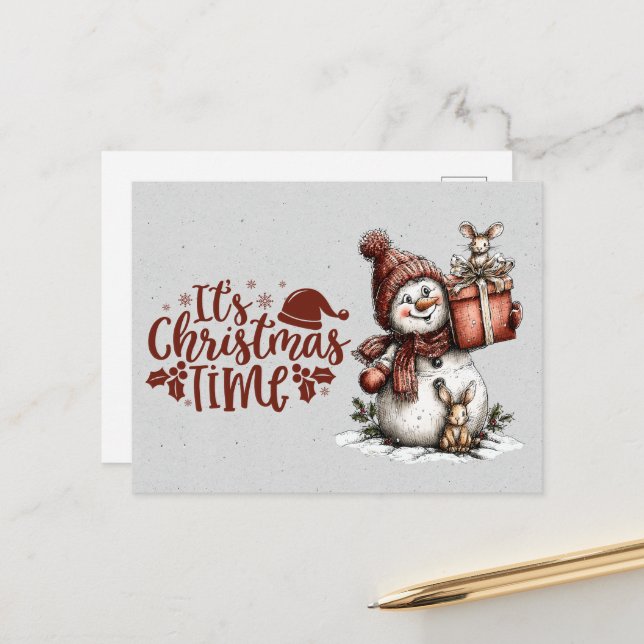 Carte Postale It's Christmastime Snowman Holding Gift and Mouse (Devant/Arrière en situation)