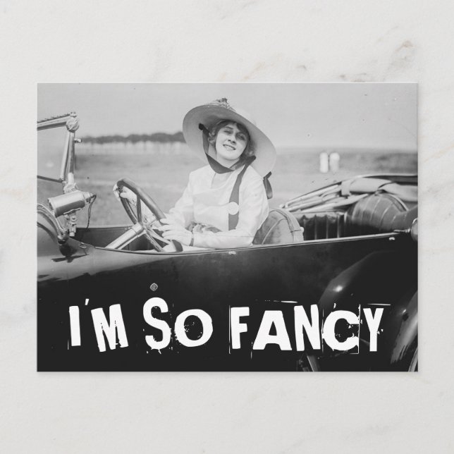 Carte Postale JE SUIS UNE FEMME VINTAGE CHIC DANS UNE VOITURE Ca (Devant)