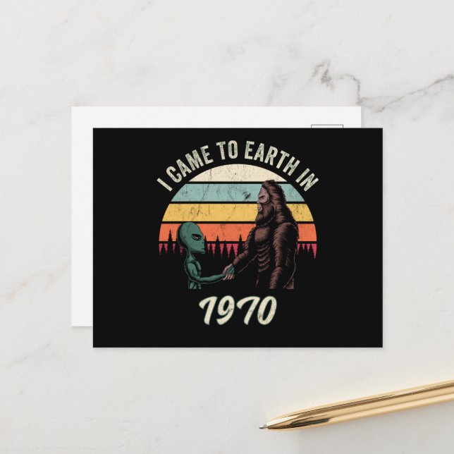 Carte Postale Je suis venu sur Terre en 1970 Alien & Bigfoot (Devant/Arrière en situation)
