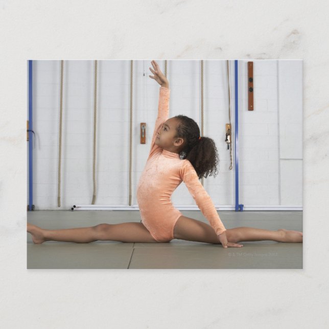 Carte Postale Jeune fille gymnaste pratiquant son plancher (Devant)