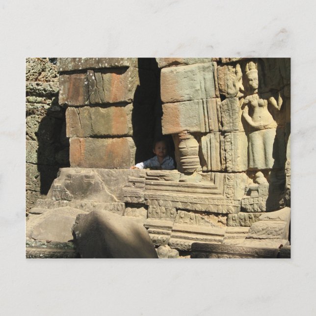 Carte Postale Jouer dans les ruines ... Ta Prohm, Cambodge (Devant)
