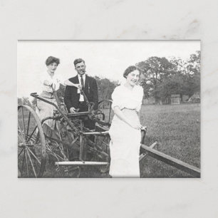 Carte Postale Jouer dans une robe