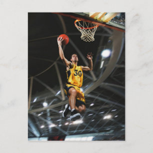 Carte Postale Joueur de basket-ball saut en l'air