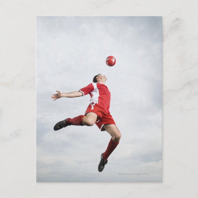 Carte Postale Joueur de football et ballon de football en plein  (Devant)