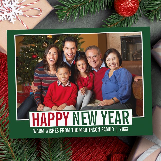 Carte Postale Joyeux Nouvel An moderne Photo de famille verte (Customize to change your personalized text size or text style.)
