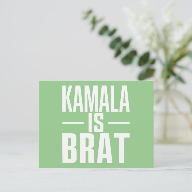 Carte Postale Kamala est Brat (Debout devant)