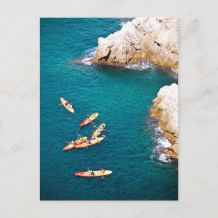 Carte Postale Kayaks colorés sur la Mer Bleue Adriatique