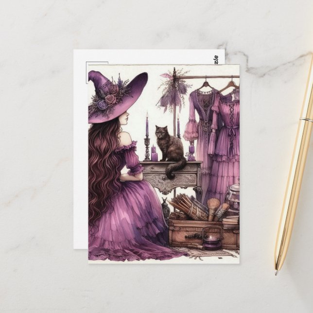 Carte Postale La belle sorcière en violet avec un chat noir (Devant/Arrière en situation)