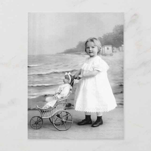 Carte Postale La fille du début des années 1900 avec sa poupée (Devant)