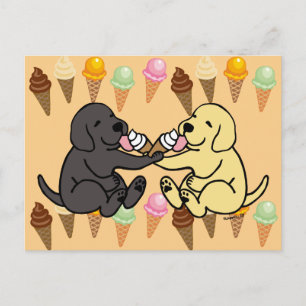 Carte Postale Labradors noirs et jaunes partageant la crème glac