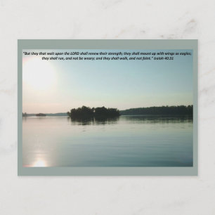 Carte Postale Lac paisible et arbres lointains avec écriture