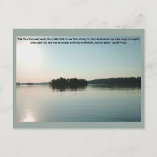 Carte Postale Lac paisible et arbres lointains avec écriture