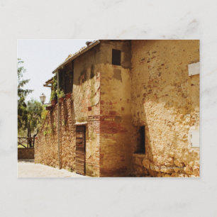 Carte Postale Lanterne montée sur le mur d'un bâtiment,