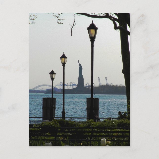 Carte Postale Lanternes encadrant Statue de la Liberté à Battery (Devant)