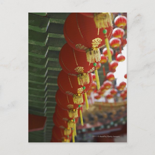 Carte Postale lanternes rouges chinoises accrochées au temple (Devant)