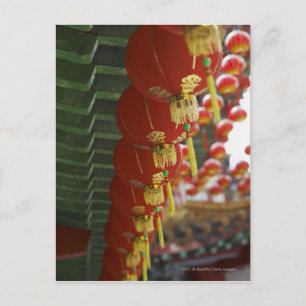 Carte Postale lanternes rouges chinoises accrochées au temple